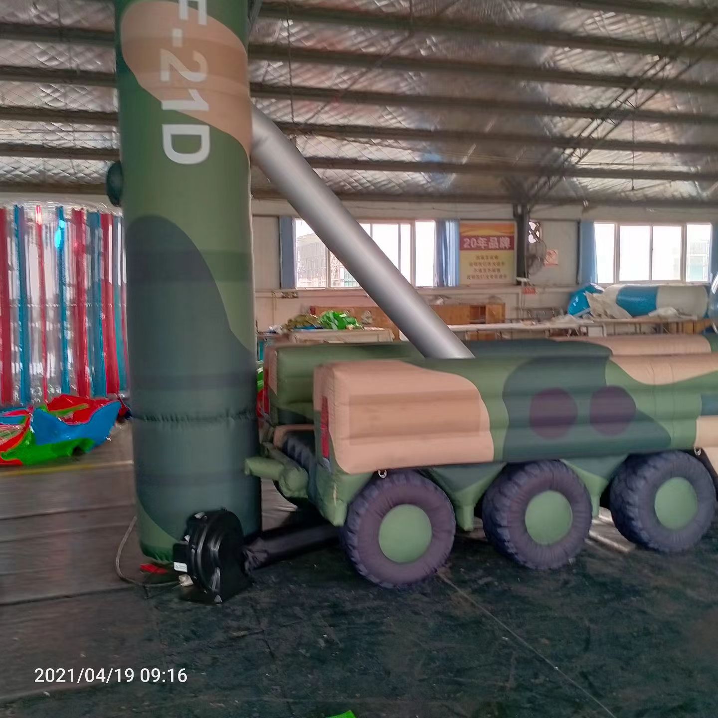 博望军事演习中的充气目标车辆：模拟发射车雷达车坦克飞机